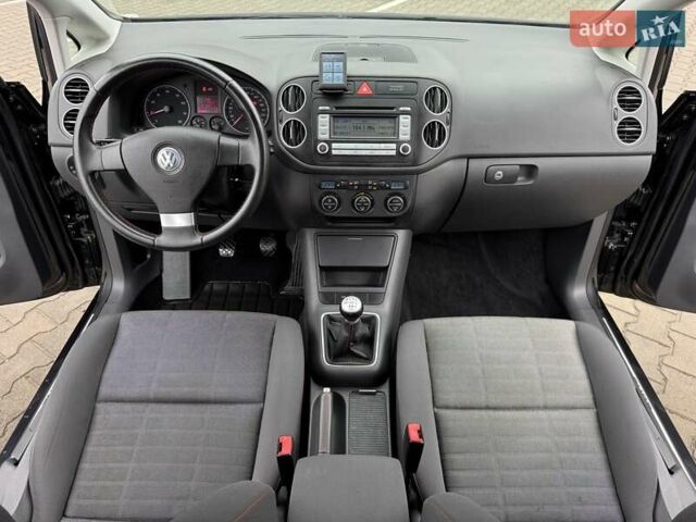 Черный Фольксваген Гольф Плюс, объемом двигателя 1.6 л и пробегом 130 тыс. км за 6200 $, фото 18 на Automoto.ua