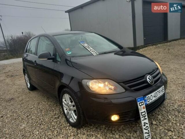 Черный Фольксваген Гольф Плюс, объемом двигателя 1.6 л и пробегом 218 тыс. км за 5250 $, фото 2 на Automoto.ua