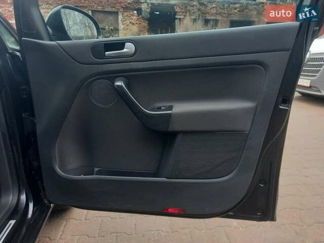 Черный Фольксваген Гольф Плюс, объемом двигателя 1.6 л и пробегом 218 тыс. км за 5250 $, фото 73 на Automoto.ua