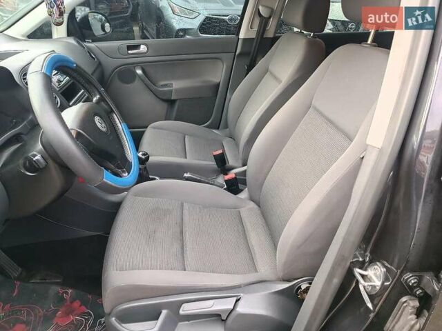 Черный Фольксваген Гольф Плюс, объемом двигателя 1.4 л и пробегом 298 тыс. км за 5780 $, фото 19 на Automoto.ua