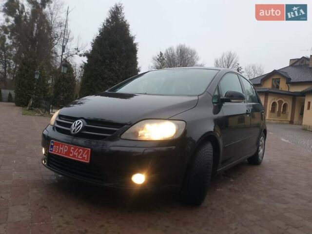Черный Фольксваген Гольф Плюс, объемом двигателя 1.6 л и пробегом 196 тыс. км за 5650 $, фото 12 на Automoto.ua