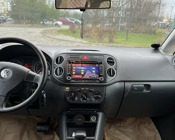 Черный Фольксваген Гольф Плюс, объемом двигателя 1.6 л и пробегом 169 тыс. км за 6999 $, фото 23 на Automoto.ua