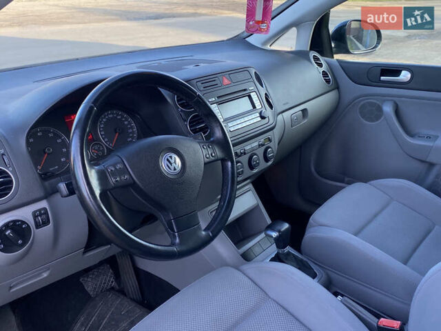 Черный Фольксваген Гольф Плюс, объемом двигателя 1.4 л и пробегом 186 тыс. км за 7200 $, фото 7 на Automoto.ua