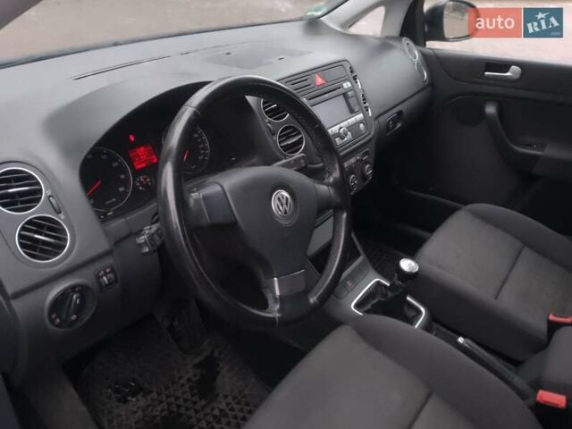Черный Фольксваген Гольф Плюс, объемом двигателя 1.6 л и пробегом 196 тыс. км за 5650 $, фото 25 на Automoto.ua