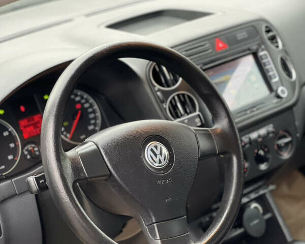 Черный Фольксваген Гольф Плюс, объемом двигателя 1.6 л и пробегом 169 тыс. км за 6999 $, фото 4 на Automoto.ua