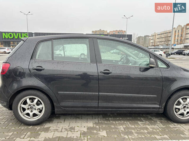 Черный Фольксваген Гольф Плюс, объемом двигателя 1.6 л и пробегом 256 тыс. км за 5300 $, фото 7 на Automoto.ua