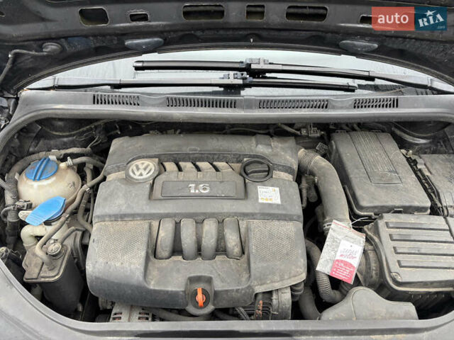 Черный Фольксваген Гольф Плюс, объемом двигателя 1.6 л и пробегом 256 тыс. км за 5300 $, фото 5 на Automoto.ua