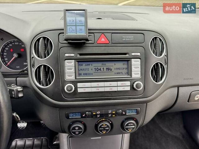 Черный Фольксваген Гольф Плюс, объемом двигателя 1.6 л и пробегом 130 тыс. км за 6200 $, фото 24 на Automoto.ua