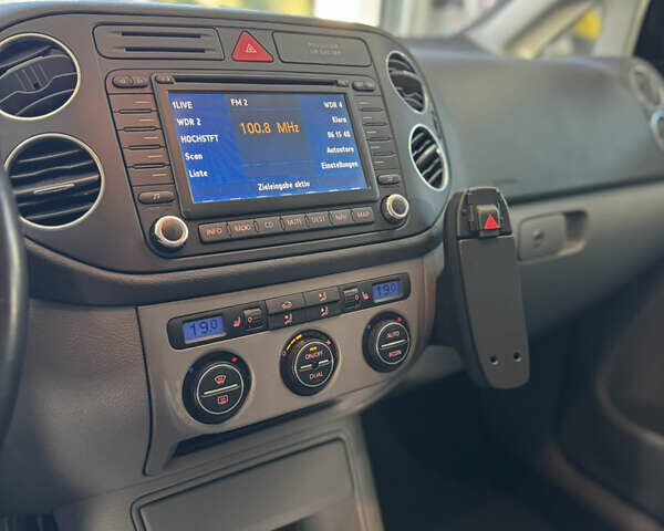 Черный Фольксваген Гольф Плюс, объемом двигателя 1.6 л и пробегом 207 тыс. км за 5299 $, фото 25 на Automoto.ua