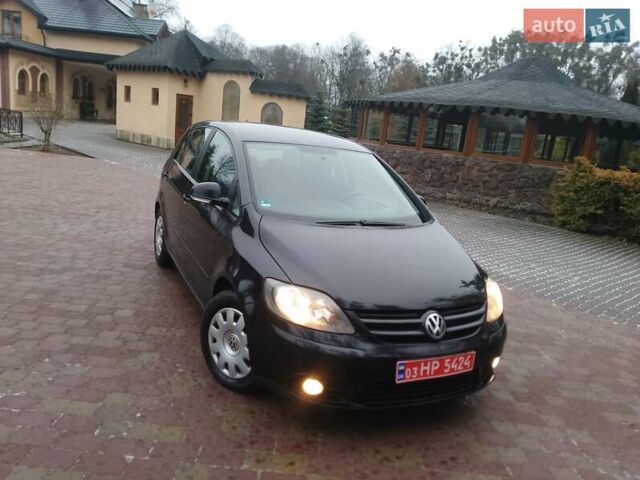Черный Фольксваген Гольф Плюс, объемом двигателя 1.6 л и пробегом 196 тыс. км за 5650 $, фото 2 на Automoto.ua
