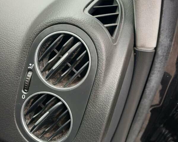 Черный Фольксваген Гольф Плюс, объемом двигателя 1.6 л и пробегом 218 тыс. км за 5250 $, фото 34 на Automoto.ua