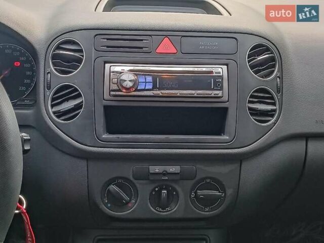 Черный Фольксваген Гольф Плюс, объемом двигателя 1.4 л и пробегом 298 тыс. км за 5780 $, фото 16 на Automoto.ua