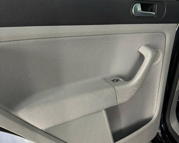 Черный Фольксваген Гольф Плюс, объемом двигателя 1.6 л и пробегом 207 тыс. км за 5299 $, фото 34 на Automoto.ua