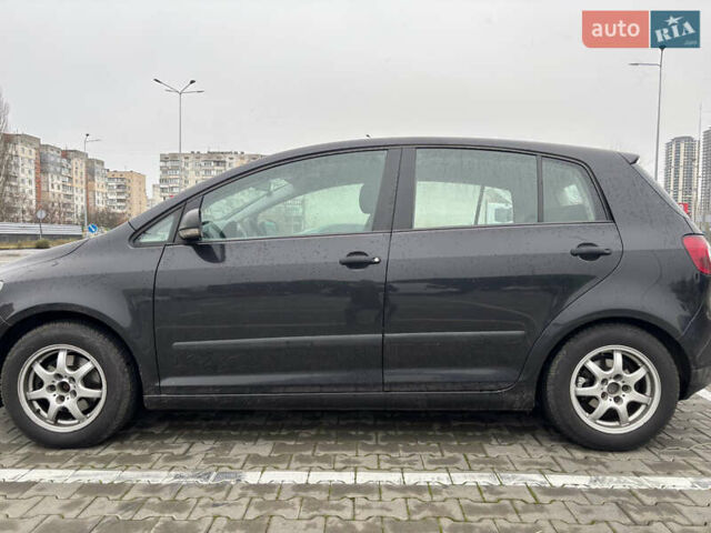 Черный Фольксваген Гольф Плюс, объемом двигателя 1.6 л и пробегом 256 тыс. км за 5300 $, фото 2 на Automoto.ua