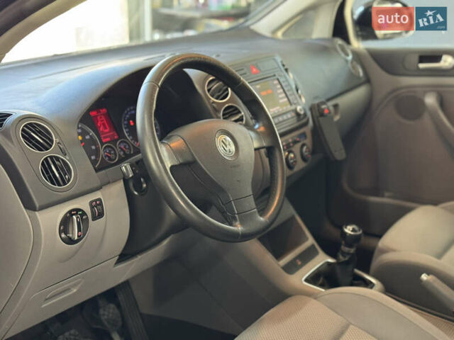 Черный Фольксваген Гольф Плюс, объемом двигателя 1.6 л и пробегом 207 тыс. км за 5299 $, фото 21 на Automoto.ua