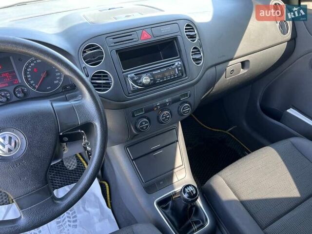 Чорний Фольксваген Golf Plus, об'ємом двигуна 1.6 л та пробігом 215 тис. км за 5990 $, фото 14 на Automoto.ua