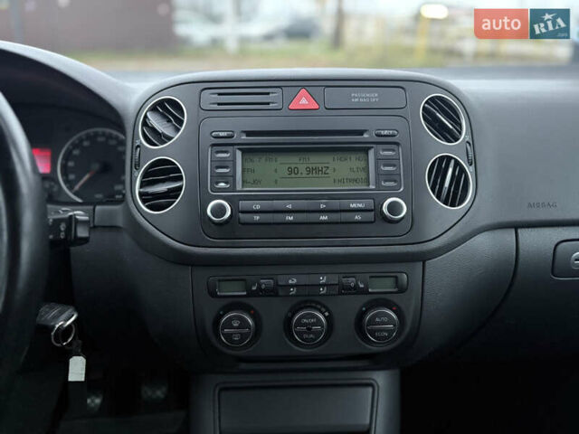 Черный Фольксваген Гольф Плюс, объемом двигателя 1.4 л и пробегом 190 тыс. км за 6200 $, фото 28 на Automoto.ua