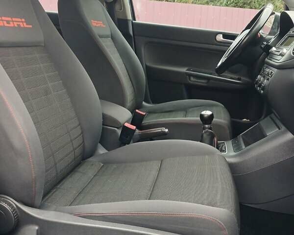 Черный Фольксваген Гольф Плюс, объемом двигателя 1.6 л и пробегом 218 тыс. км за 5250 $, фото 38 на Automoto.ua