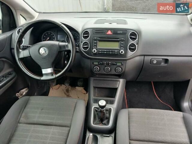 Черный Фольксваген Гольф Плюс, объемом двигателя 1.6 л и пробегом 218 тыс. км за 5250 $, фото 23 на Automoto.ua