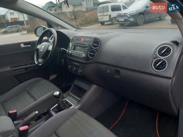 Черный Фольксваген Гольф Плюс, объемом двигателя 1.6 л и пробегом 218 тыс. км за 5250 $, фото 74 на Automoto.ua