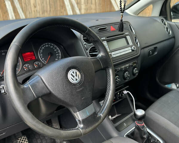 Черный Фольксваген Гольф Плюс, объемом двигателя 1.6 л и пробегом 240 тыс. км за 6800 $, фото 10 на Automoto.ua