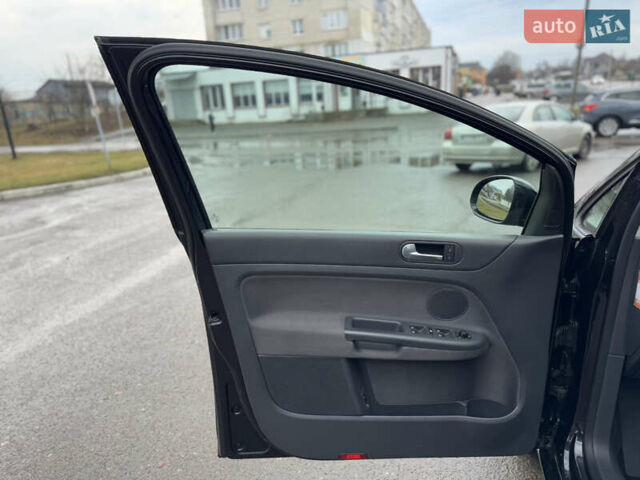 Черный Фольксваген Гольф Плюс, объемом двигателя 1.6 л и пробегом 234 тыс. км за 6750 $, фото 78 на Automoto.ua