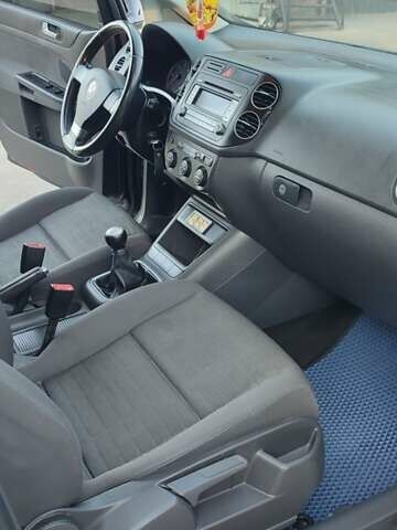 Черный Фольксваген Гольф Плюс, объемом двигателя 2 л и пробегом 250 тыс. км за 6700 $, фото 14 на Automoto.ua