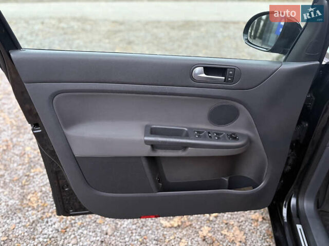 Черный Фольксваген Гольф Плюс, объемом двигателя 1.4 л и пробегом 190 тыс. км за 6200 $, фото 24 на Automoto.ua
