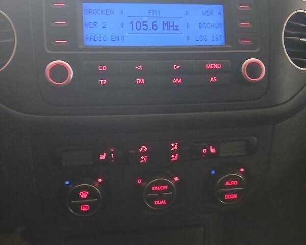 Черный Фольксваген Гольф Плюс, объемом двигателя 1.6 л и пробегом 218 тыс. км за 5250 $, фото 62 на Automoto.ua