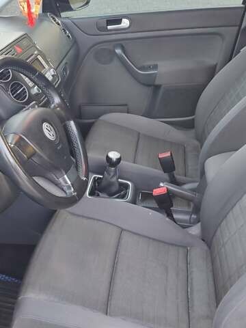 Черный Фольксваген Гольф Плюс, объемом двигателя 2 л и пробегом 250 тыс. км за 6700 $, фото 10 на Automoto.ua