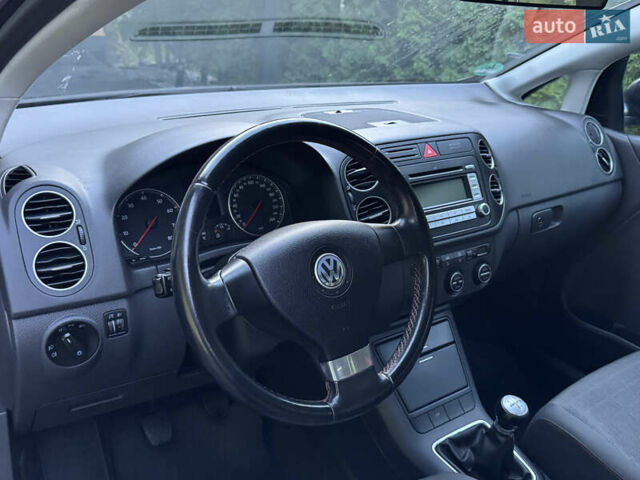 Черный Фольксваген Гольф Плюс, объемом двигателя 1.6 л и пробегом 203 тыс. км за 6300 $, фото 14 на Automoto.ua
