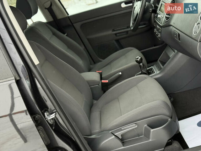 Черный Фольксваген Гольф Плюс, объемом двигателя 1.6 л и пробегом 209 тыс. км за 5650 $, фото 59 на Automoto.ua