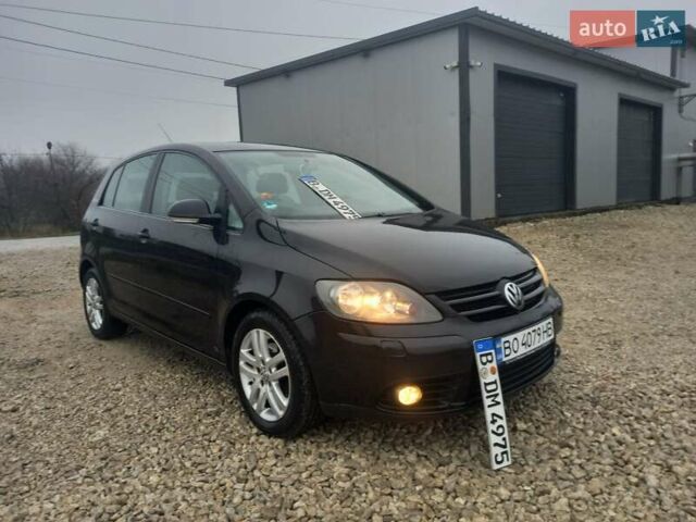 Черный Фольксваген Гольф Плюс, объемом двигателя 1.6 л и пробегом 218 тыс. км за 5250 $, фото 1 на Automoto.ua
