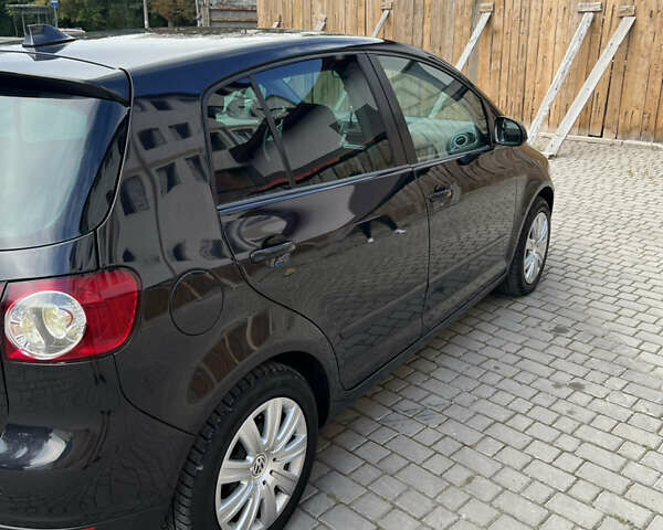 Черный Фольксваген Гольф Плюс, объемом двигателя 1.6 л и пробегом 240 тыс. км за 6800 $, фото 5 на Automoto.ua