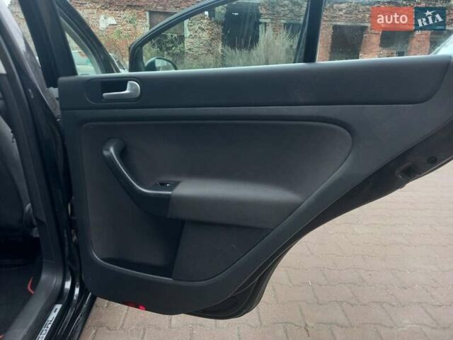Черный Фольксваген Гольф Плюс, объемом двигателя 1.6 л и пробегом 218 тыс. км за 5250 $, фото 75 на Automoto.ua