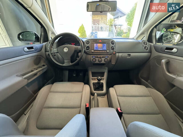 Черный Фольксваген Гольф Плюс, объемом двигателя 1.6 л и пробегом 207 тыс. км за 5299 $, фото 20 на Automoto.ua