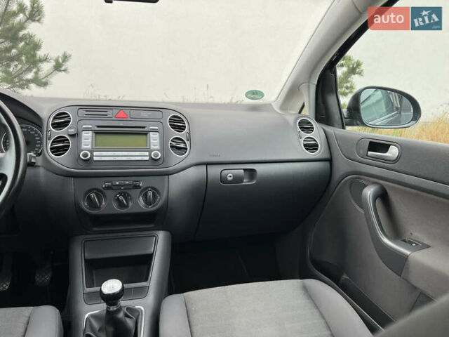 Черный Фольксваген Гольф Плюс, объемом двигателя 1.6 л и пробегом 249 тыс. км за 5850 $, фото 59 на Automoto.ua