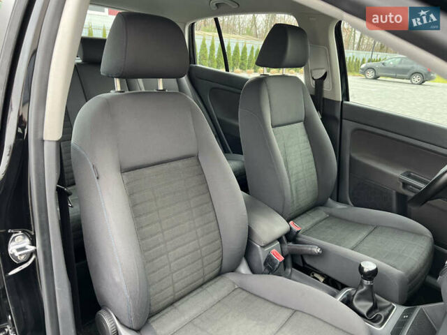 Черный Фольксваген Гольф Плюс, объемом двигателя 1.6 л и пробегом 249 тыс. км за 5850 $, фото 54 на Automoto.ua