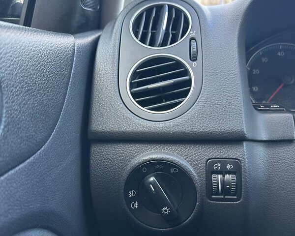 Чорний Фольксваген Golf Plus, об'ємом двигуна 1.6 л та пробігом 204 тис. км за 6300 $, фото 13 на Automoto.ua