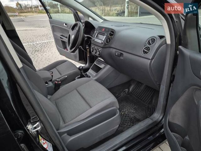 Черный Фольксваген Гольф Плюс, объемом двигателя 2 л и пробегом 243 тыс. км за 6800 $, фото 11 на Automoto.ua