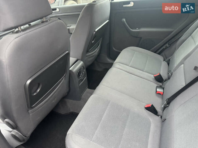 Черный Фольксваген Гольф Плюс, объемом двигателя 1.6 л и пробегом 245 тыс. км за 5500 $, фото 25 на Automoto.ua