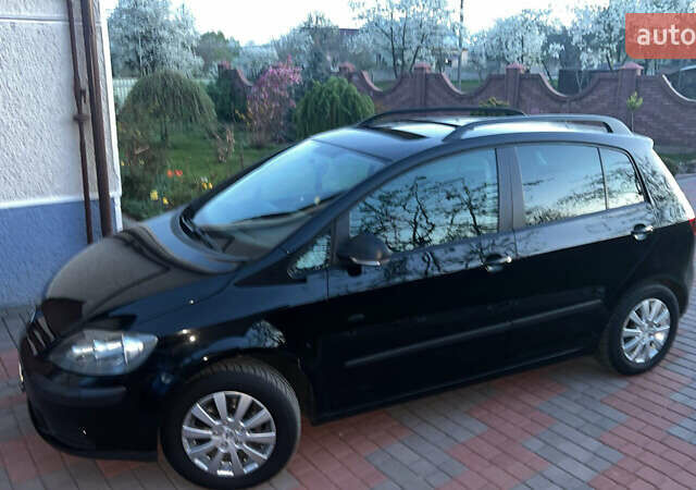 Черный Фольксваген Гольф Плюс, объемом двигателя 1.6 л и пробегом 217 тыс. км за 6800 $, фото 4 на Automoto.ua