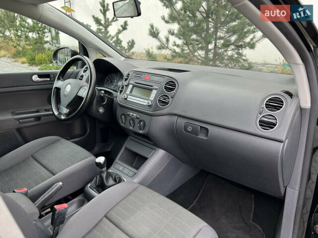 Черный Фольксваген Гольф Плюс, объемом двигателя 1.6 л и пробегом 249 тыс. км за 5850 $, фото 49 на Automoto.ua