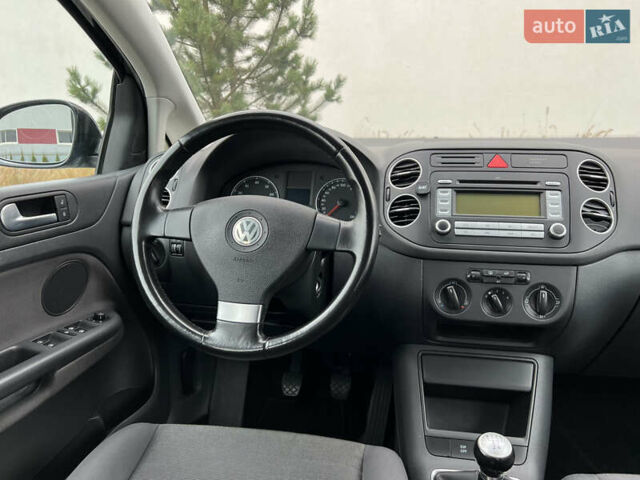 Черный Фольксваген Гольф Плюс, объемом двигателя 1.6 л и пробегом 249 тыс. км за 5850 $, фото 55 на Automoto.ua
