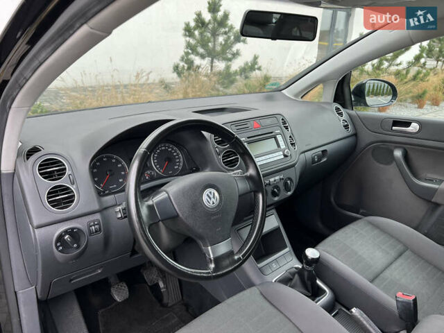 Черный Фольксваген Гольф Плюс, объемом двигателя 1.6 л и пробегом 249 тыс. км за 5850 $, фото 41 на Automoto.ua