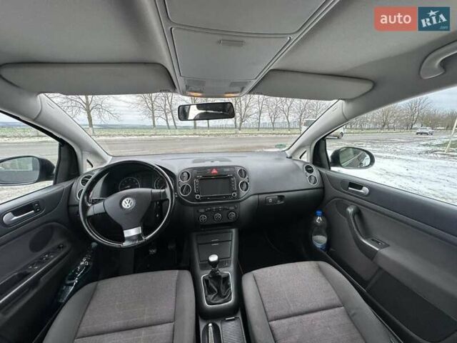 Черный Фольксваген Гольф Плюс, объемом двигателя 1.6 л и пробегом 188 тыс. км за 6550 $, фото 7 на Automoto.ua