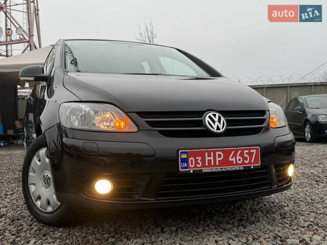 Черный Фольксваген Гольф Плюс, объемом двигателя 1.6 л и пробегом 250 тыс. км за 6350 $, фото 5 на Automoto.ua