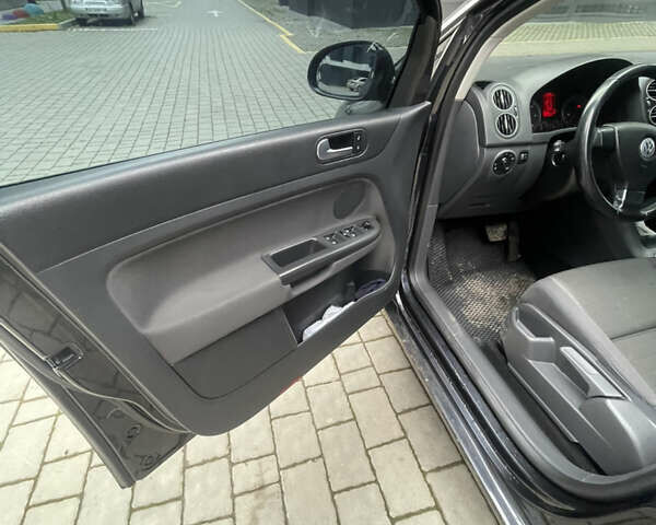 Черный Фольксваген Гольф Плюс, объемом двигателя 2 л и пробегом 267 тыс. км за 7800 $, фото 16 на Automoto.ua