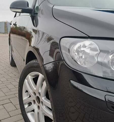 Черный Фольксваген Гольф Плюс, объемом двигателя 1.6 л и пробегом 192 тыс. км за 6850 $, фото 2 на Automoto.ua