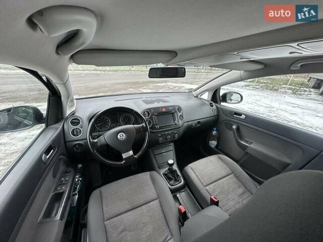 Черный Фольксваген Гольф Плюс, объемом двигателя 1.6 л и пробегом 188 тыс. км за 6550 $, фото 8 на Automoto.ua